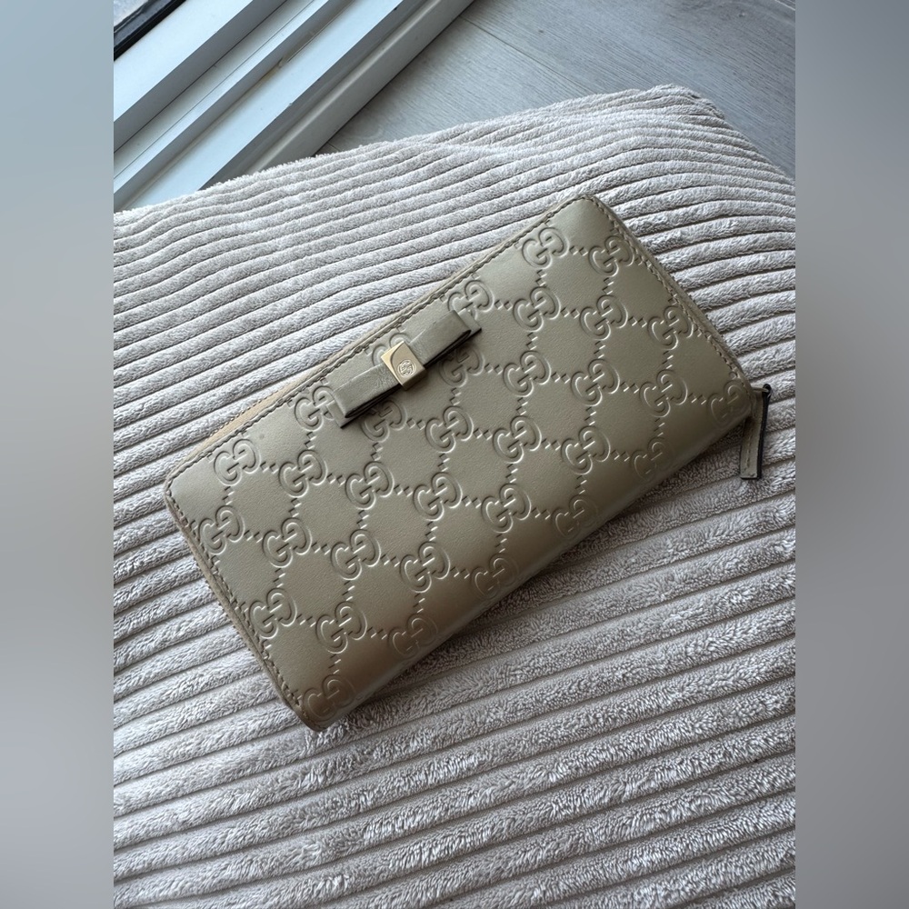 Gucci Metallic Gold Logo Wallet